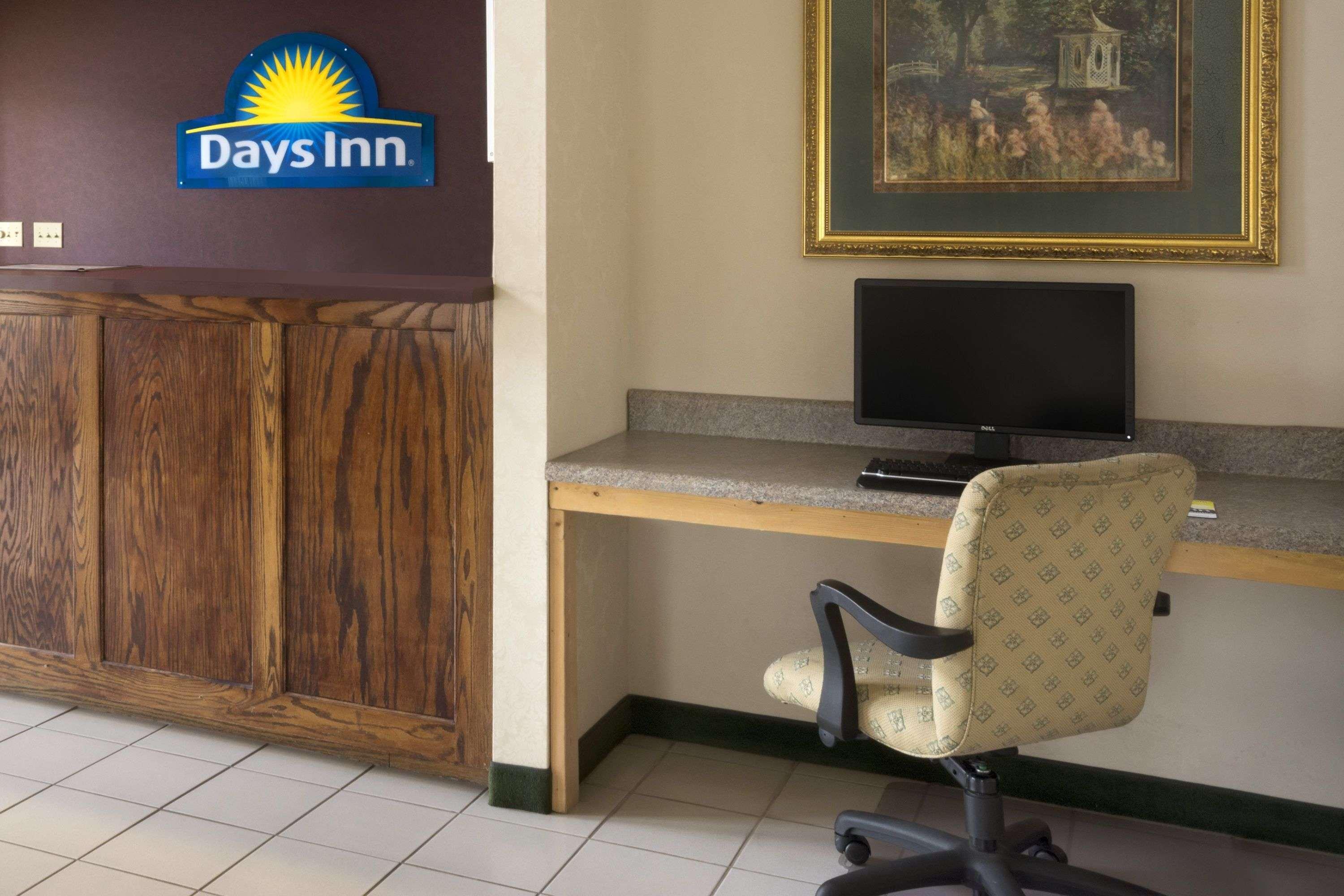 Days Inn By Wyndham Alma Exteriör bild